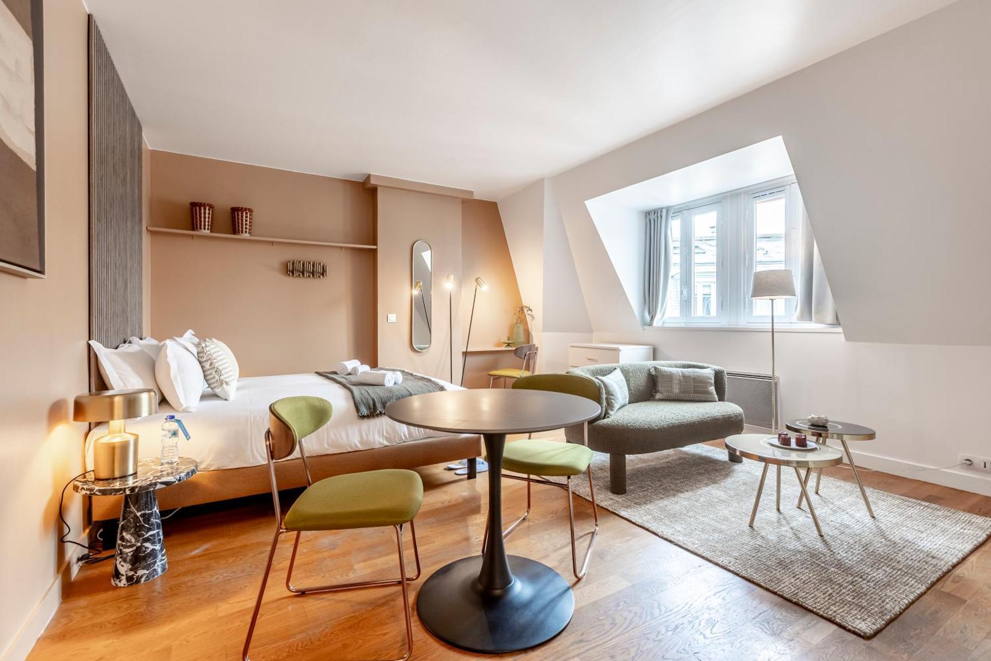 Sweett - Avenue Hoche Parijs